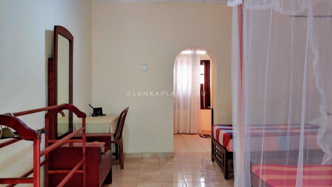 Twin Palms Hotel Mirissa Luaran gambar